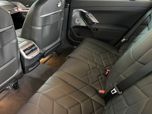 New 2026 BMW 760i xDrive image 9