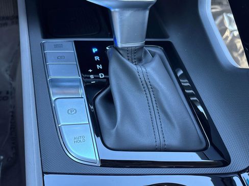 Used 2025 Hyundai Elantra SEL image 24