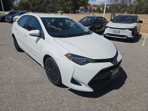 Used 2017 Toyota Corolla LE w/ Carpet Mat Package (TMS) FWD image 8