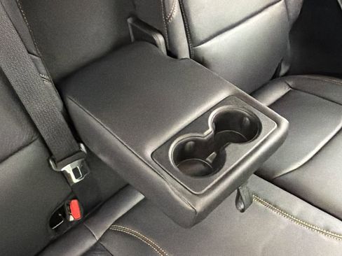 Used 2025 Jeep Wrangler Unlimited Sahara image 37