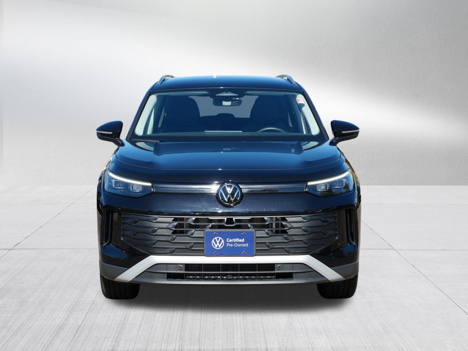 Certified 2025 Volkswagen Tiguan SE AWD/4WD image 2