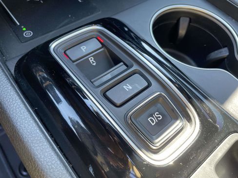 Certified 2025 Honda Pilot Black Edition image 23