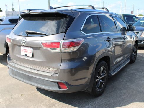 Used 2016 Toyota Highlander XLE AWD/4WD image 9