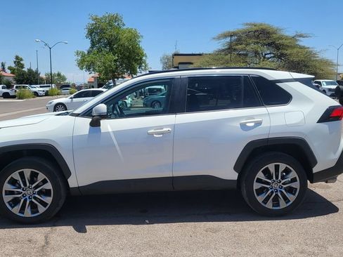 Used 2022 Toyota RAV4 XLE Premium AWD/4WD image 7