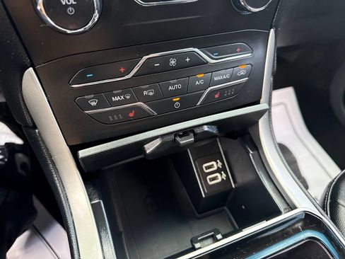Used 2019 Ford Edge SEL w/ Equipment Group 201A AWD/4WD image 33