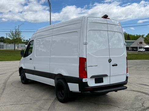 Used 2019 Freightliner Sprinter 3500 RWD image 4