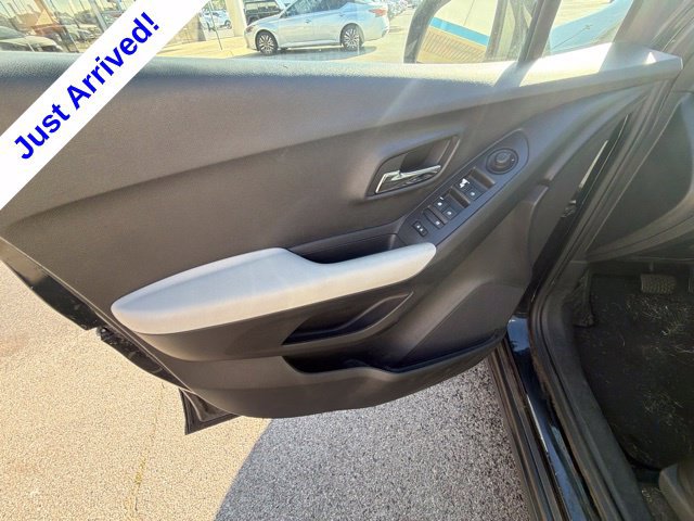 Used 2017 Chevrolet Trax LS FWD image 32