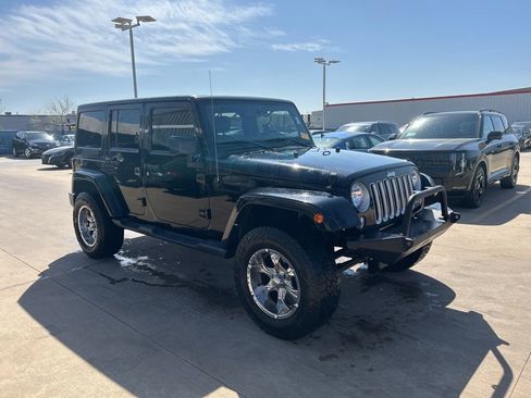 Used 2016 Jeep Wrangler Unlimited Sahara w/ Connectivity Group image 4