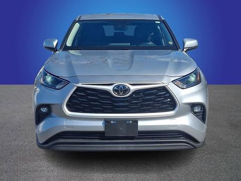 Used 2024 Toyota Highlander LE image 2