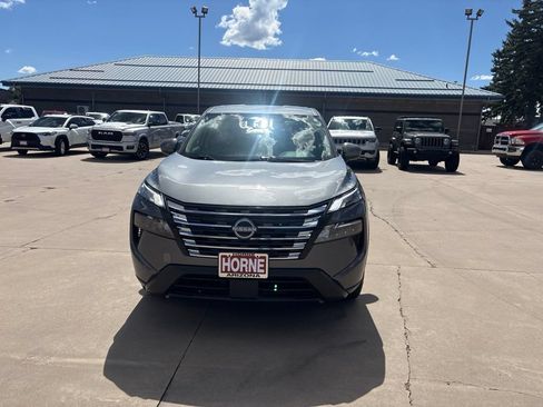 Used 2025 Nissan Rogue SV AWD/4WD image 2