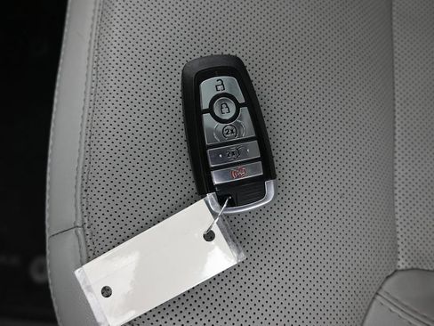 Used 2025 Ford Expedition Max Platinum AWD/4WD image 24