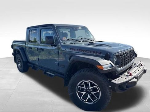 Used 2024 Jeep Gladiator Rubicon w/ Technology Group AWD/4WD image 3