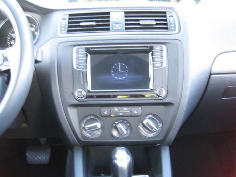 Used 2016 Volkswagen Jetta SE image 31