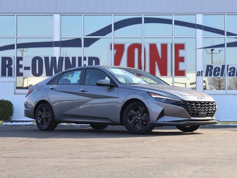 Used 2021 Hyundai Elantra SEL w/ Convenience Package image 2