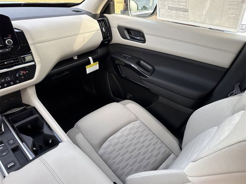 New 2025 Nissan Pathfinder SV w/ Black Appearance Package image 26