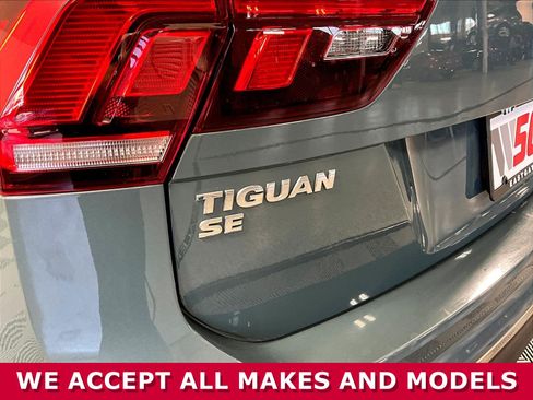 Used 2020 Volkswagen Tiguan SE w/ Panoramic Sunroof Package FWD image 24
