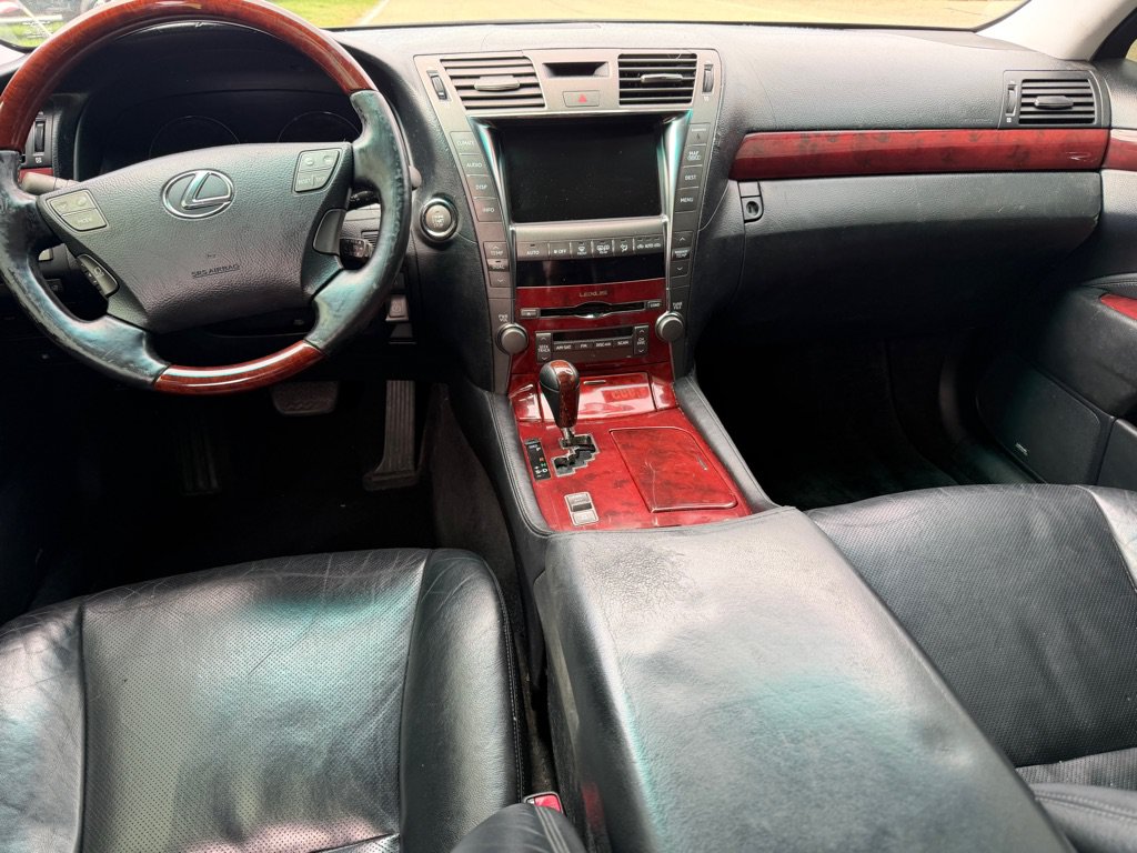 Used 2007 Lexus LS 460 w/ Comfort Pkg RWD image 10