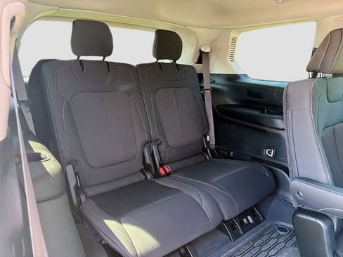 Used 2023 Jeep Grand Cherokee L Laredo image 20