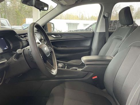 Used 2024 Jeep Grand Cherokee L Laredo image 25