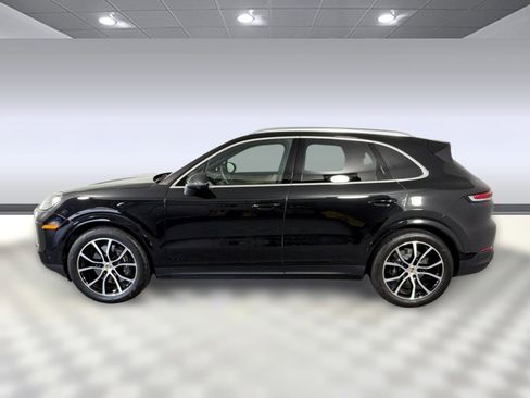 Used 2025 Porsche Cayenne image 2