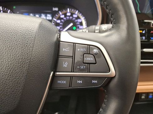 Used 2022 Toyota Highlander Platinum image 18