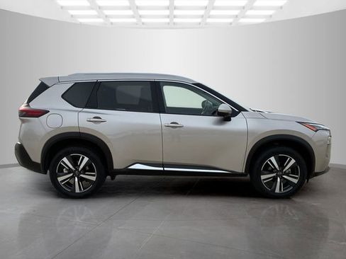 Used 2023 Nissan Rogue SL image 3