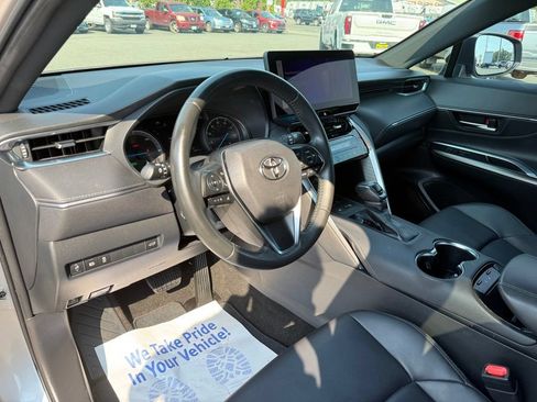Used 2024 Toyota Venza XLE AWD/4WD image 22