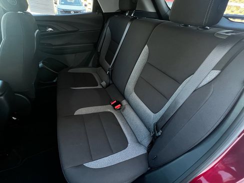 Used 2025 Chevrolet TrailBlazer LT image 11