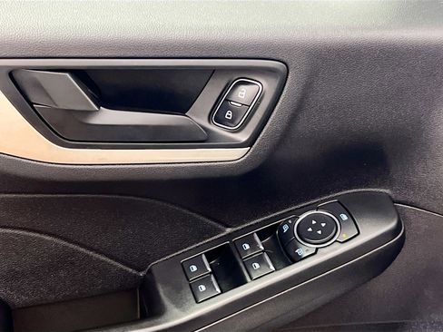 Used 2022 Ford Escape S image 16