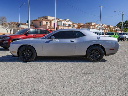Used 2013 Dodge Challenger SXT image 7