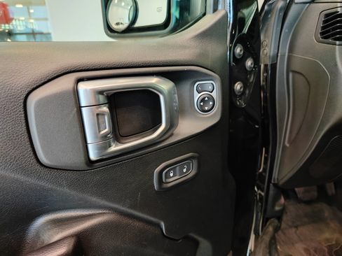 Used 2021 Jeep Wrangler Sport AWD/4WD image 9