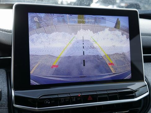 Used 2024 Jeep Compass Latitude image 17