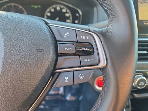 Used 2018 Honda Accord Touring image 25