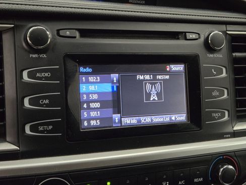 Used 2019 Toyota Highlander LE image 19