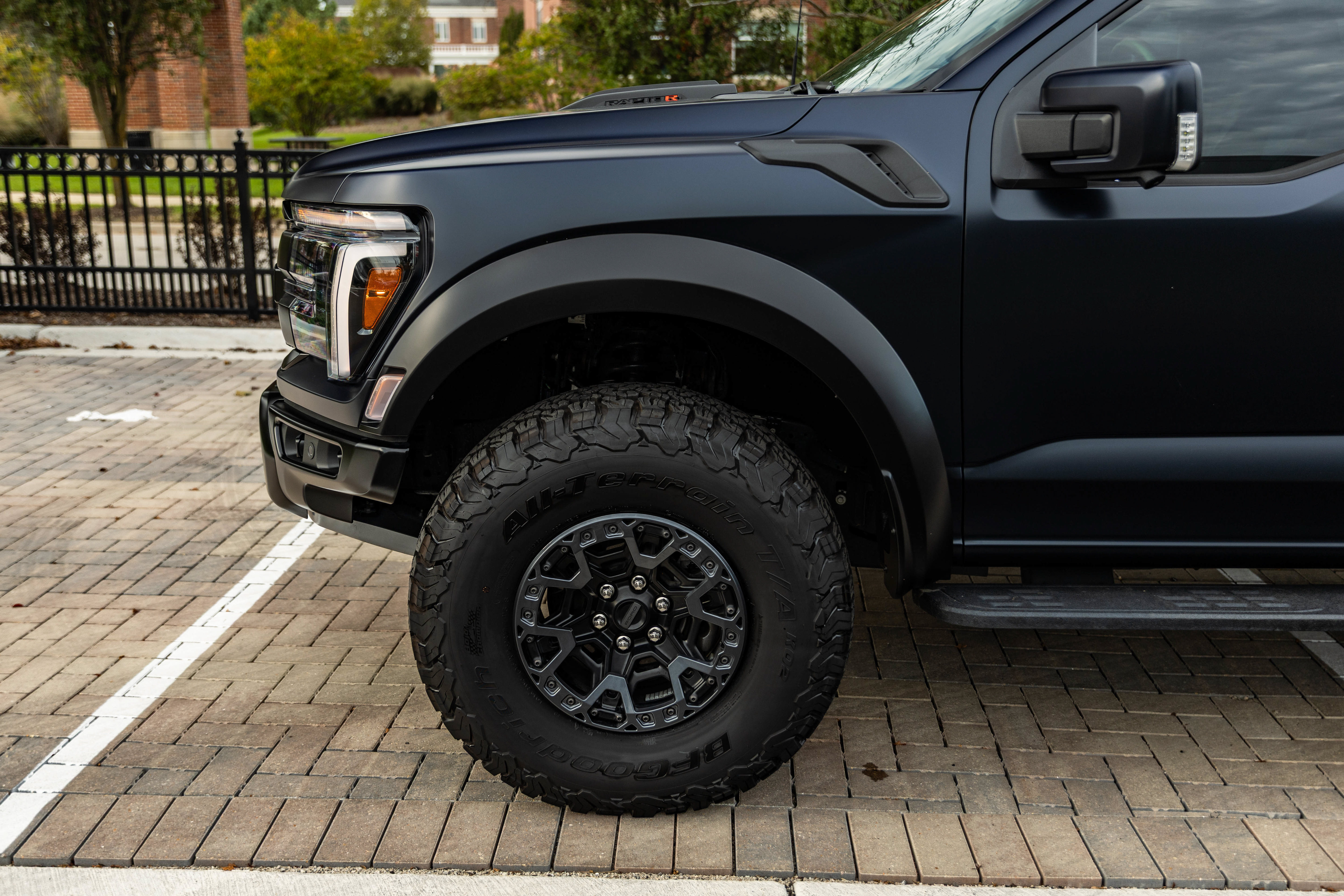 New 2025 Ford F150 Raptor w/ Equipment Group 803A Raptor R AWD/4WD image 10