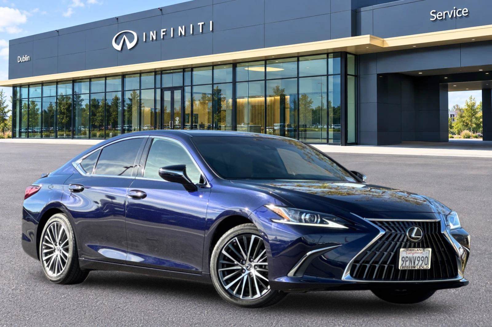 Used 2025 Lexus ES 300h w/ Premium Package FWD image 2