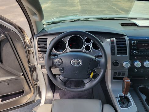 Used 2013 Toyota Tundra Limited w/ Memory Pkg AWD/4WD image 16