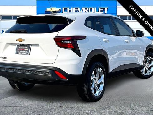 Used 2025 Chevrolet Trax LS w/ LS Convenience Package image 5