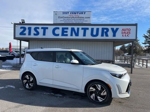 Used 2023 Kia Soul GT-Line FWD image 1