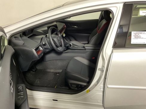 New 2025 Toyota Prius Plug-In Hybrid image 21