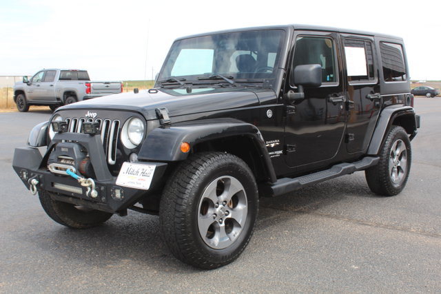 Used 2018 Jeep Wrangler Unlimited Sahara w/ Dual Top Group AWD/4WD image 8