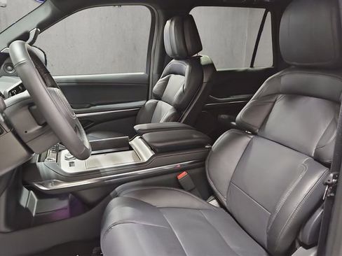 New 2026 Lincoln Navigator L Reserve w/ Jet Appearance Package image 8