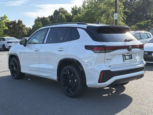 New 2026 Volkswagen Tiguan SE R-Line FWD image 3