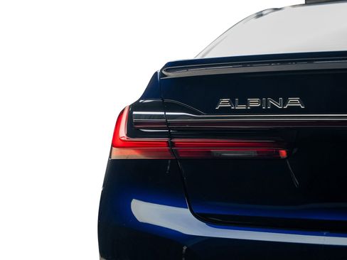Used 2022 BMW ALPINA B7 xDrive AWD/4WD image 14