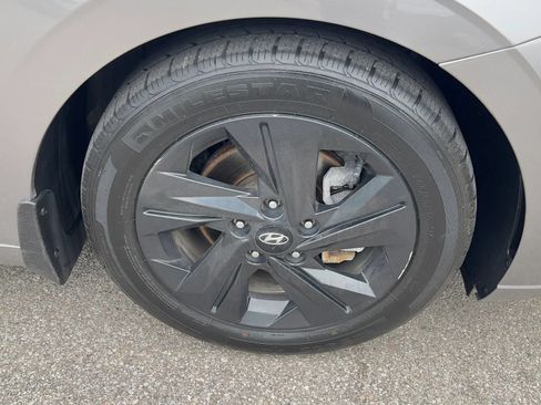 Used 2022 Hyundai Elantra SEL FWD image 9