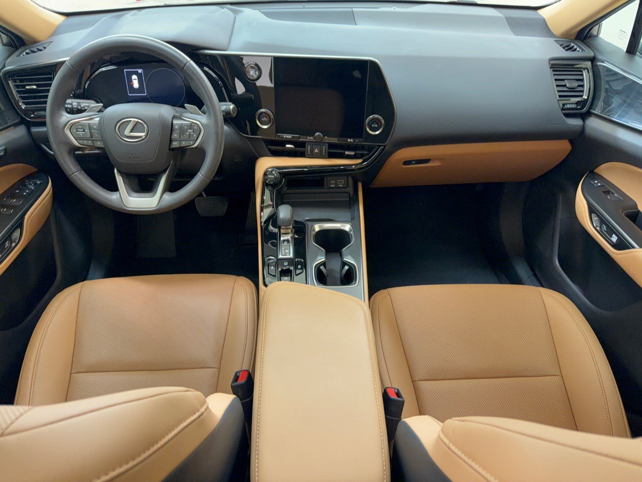 Used 2024 Lexus NX 250 FWD w/ Towing Package (2000 Lbs) image 17