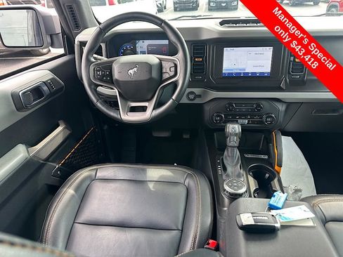 Used 2023 Ford Bronco Badlands w/ Sasquatch Package image 18