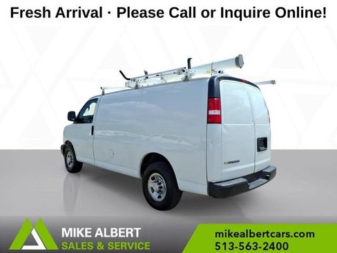 Used 2021 Chevrolet Express 3500 w/ Driver Convenience Package RWD image 5