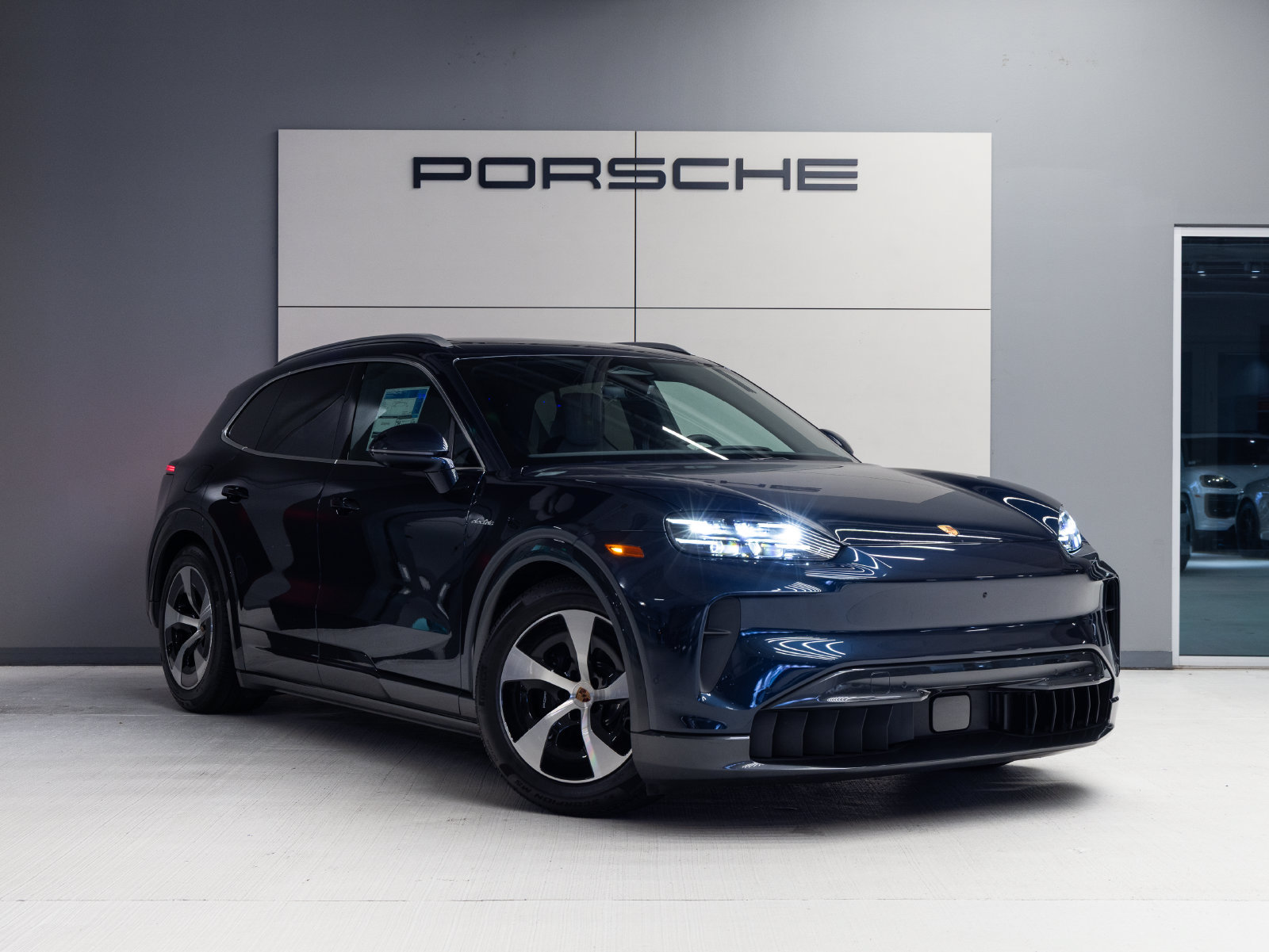 Certified 2026 Porsche Cayenne Electric AWD/4WD image 9