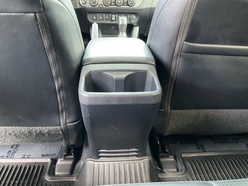 Used 2019 Toyota Tacoma TRD Sport image 34